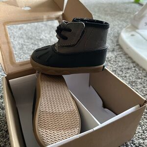 Baby sperry boots size 2m